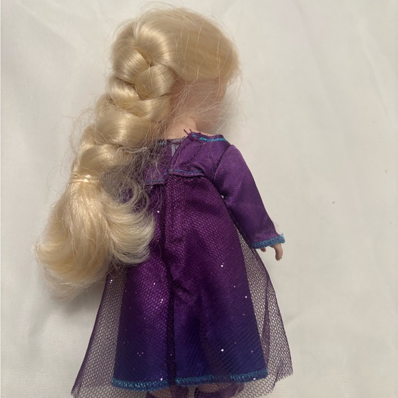 Disney Frozen 2 Anna & Elsa Lullaby Doll Set w/ Singing Bed EUC - Picture 16 of 17